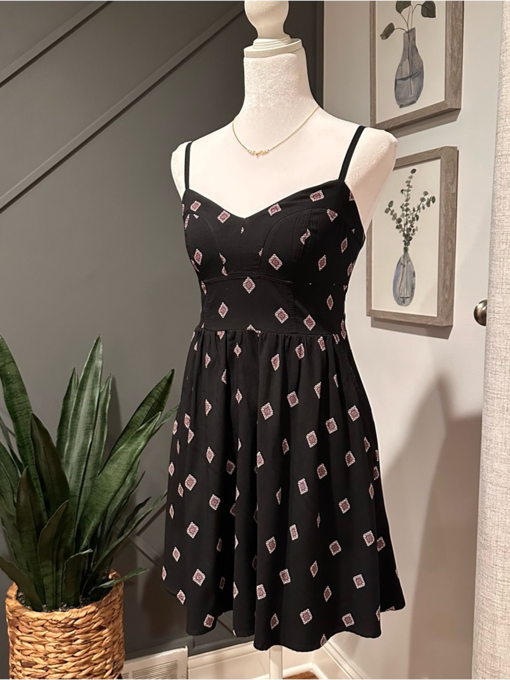 Express Coquette Black Spaghetti Strap Sweetheart Dress with Pink Diamond Print - Picture 2 of 6